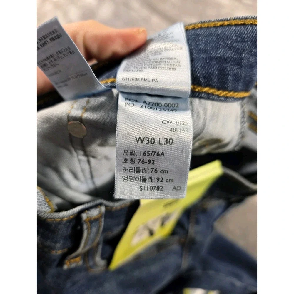 NWT Levi's 506 Comfort Straight‎ Fit Stretch Denim Jeans Men's 30x30 Medium Wash